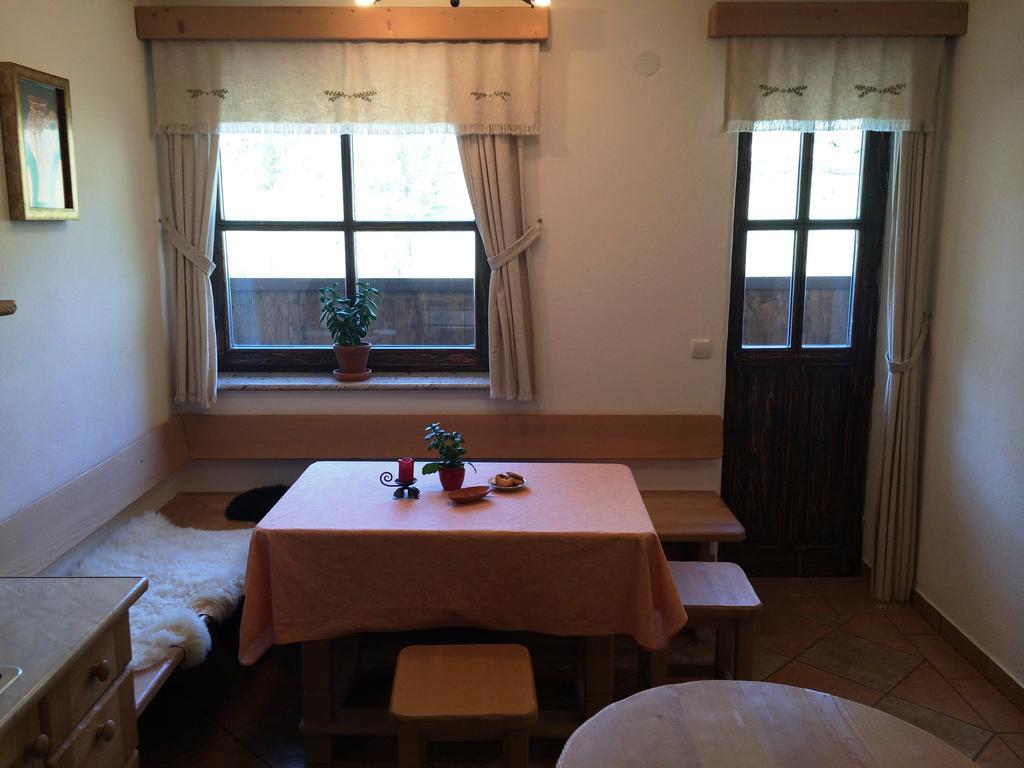 Apartments Pod Macesnovo Streho Solčava Rom bilde
