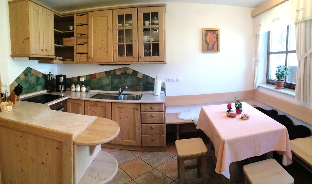 Apartments Pod Macesnovo Streho Solčava Rom bilde
